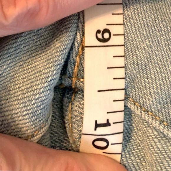 Levi’s The Original Jean 525 Perfect Waist Light Wash Jean Shorts 6 (E-009) - Picture 11 of 11